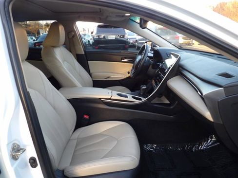 Used 2021 Toyota Avalon XLE w/ Moonroof Package image 10