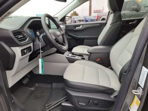 New 2025 Ford Escape SE w/ Class II Trailer Tow Package FWD image 31