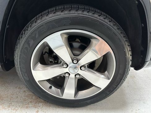 Used 2014 Jeep Grand Cherokee Overland AWD/4WD image 25