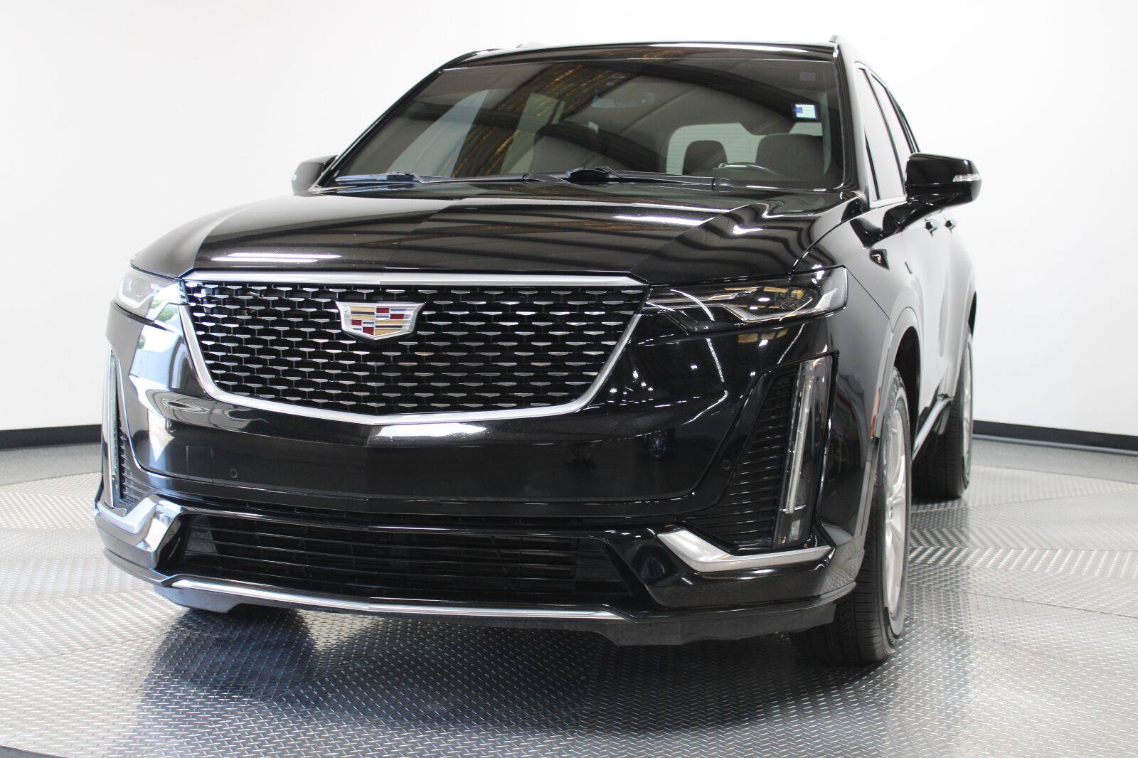 Certified 2023 Cadillac XT6 Luxury FWD image 3