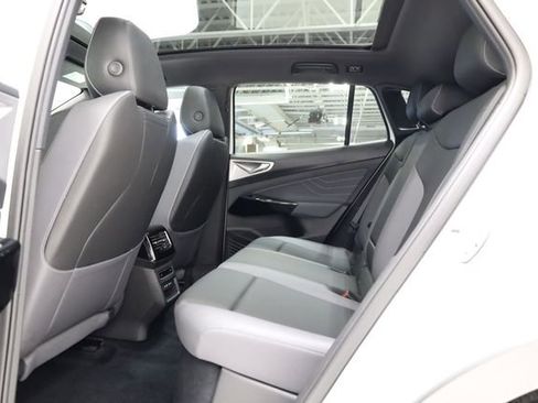 Used 2023 Volkswagen ID.4 Pro S Plus image 26