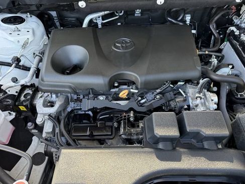 Used 2025 Toyota RAV4 XLE FWD image 33