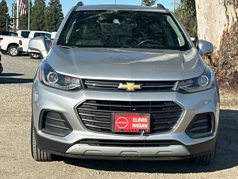 Used 2020 Chevrolet Trax LT w/ LT Convenience Package image 11
