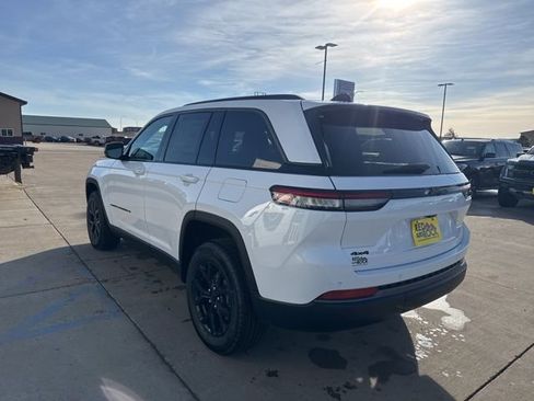 New 2026 Jeep Grand Cherokee Laredo image 6
