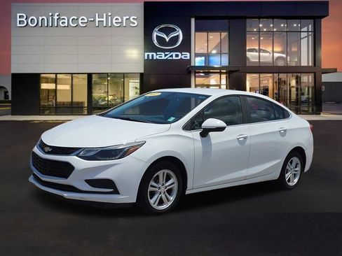 Used 2017 Chevrolet Cruze LT FWD image 2