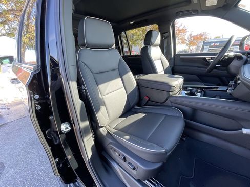 New 2026 Chevrolet Suburban Premier image 26