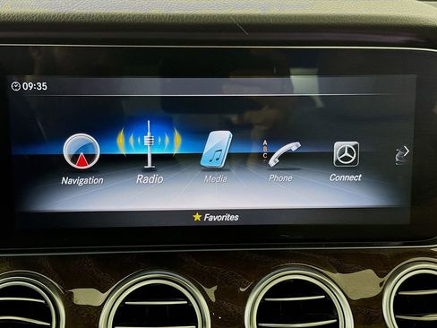 Certified 2019 Mercedes-Benz E 300 4MATIC image 15