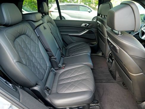 Used 2024 BMW X7 xDrive40i w/ M Sport Package AWD/4WD image 35