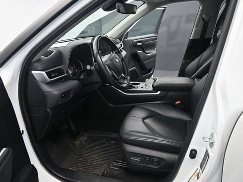 Used 2023 Toyota Highlander XLE AWD/4WD image 20