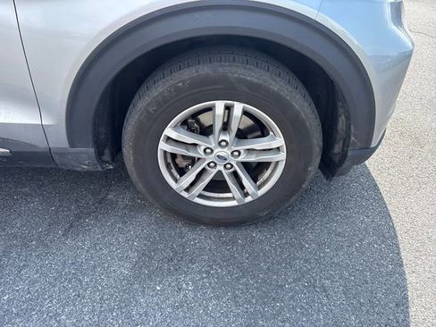 Used 2021 Ford Explorer XLT w/ Equipment Group 202A AWD/4WD image 9