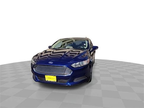 Used 2016 Ford Fusion SE image 3