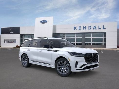 New 2026 Lincoln Aviator AWD w/ Jet Appearance Package image 7