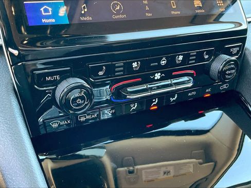 Used 2023 Jeep Grand Cherokee 4WD 4xe w/ Luxury Tech Group II image 19