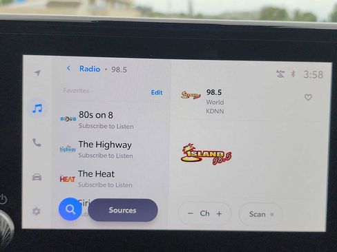 Used 2024 Toyota RAV4 SE image 18