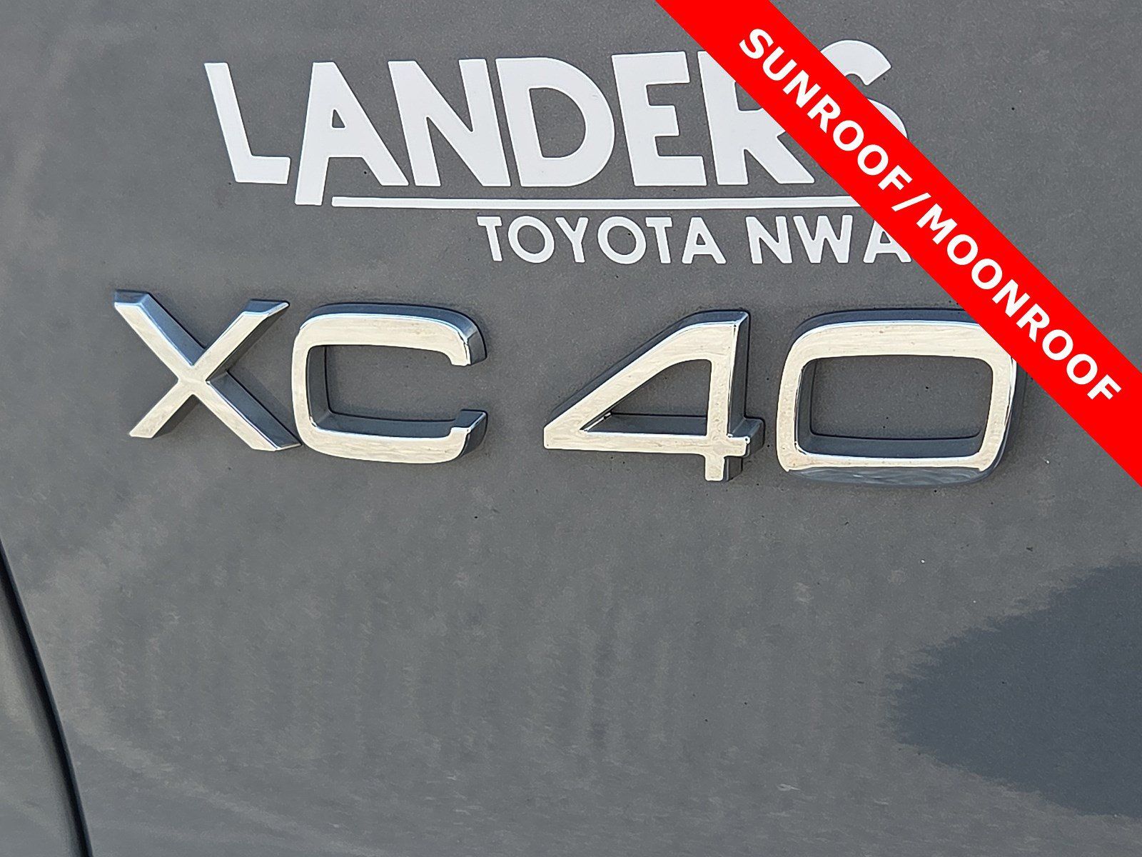Used 2023 Volvo XC40 B4 Ultimate FWD image 8