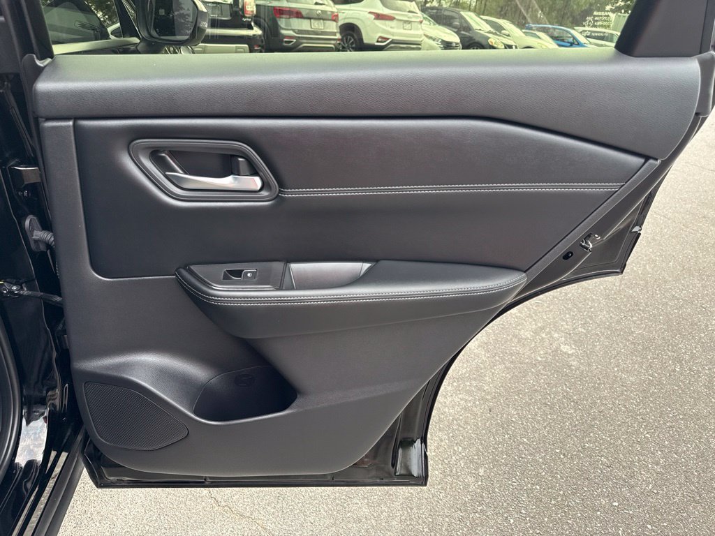 Certified 2025 Nissan Rogue SL FWD image 38