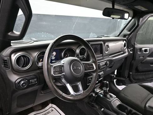 Used 2019 Jeep Wrangler Unlimited Sahara w/ Cold Weather Group AWD/4WD image 6