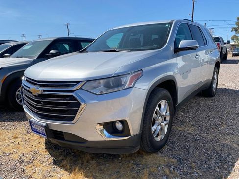 Used 2018 Chevrolet Traverse LT FWD image 2