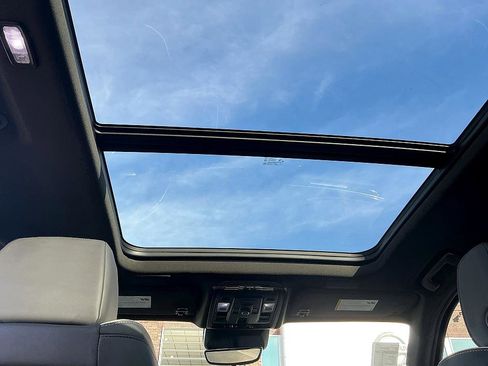 Used 2023 Cadillac Escalade ESV Sport image 28