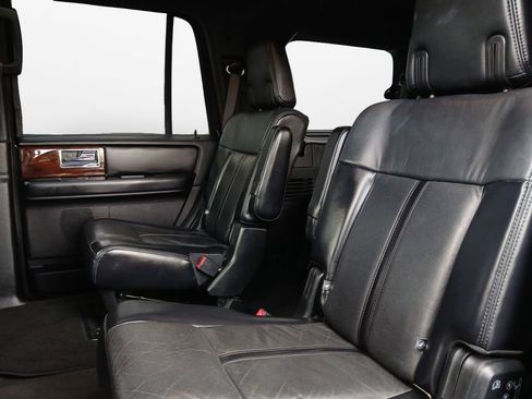 Used 2017 Lincoln Navigator Select AWD/4WD image 21
