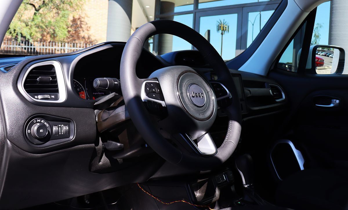 Used 2020 Jeep Renegade Latitude w/ Popular Equipment Group FWD image 39