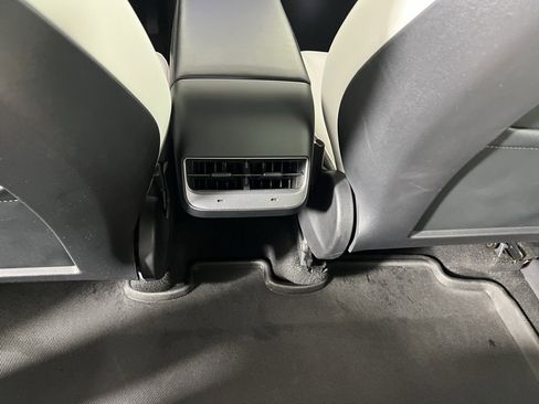 Used 2020 Tesla Model Y Long Range image 24