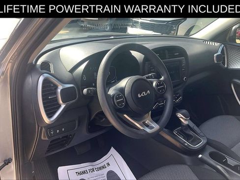Used 2025 Kia Soul LX w/ LX Technology Package FWD image 12