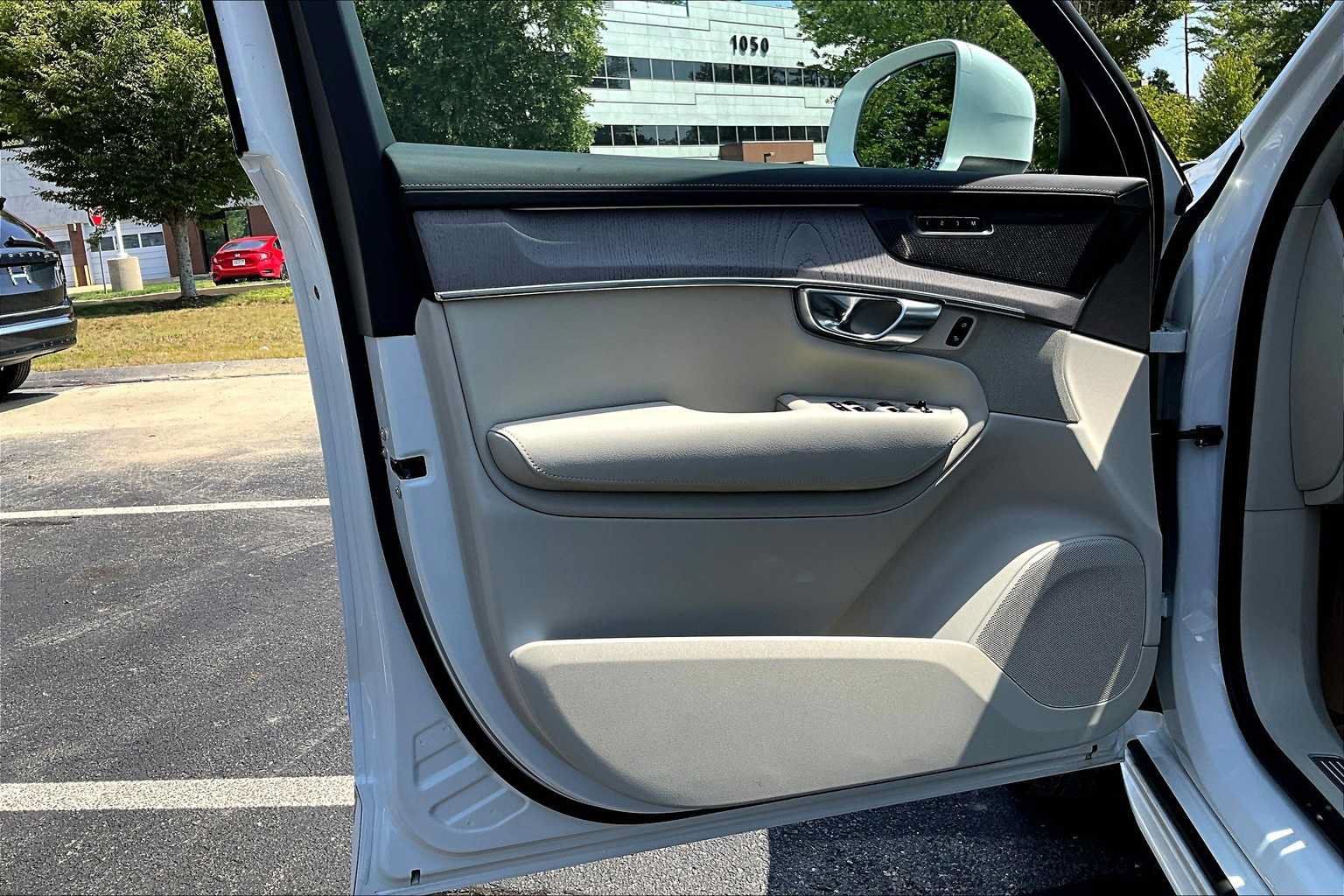 New 2026 Volvo XC90 B6 Ultra w/ Protection Package AWD/4WD image 11