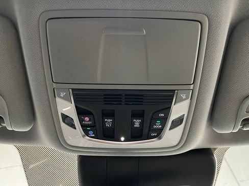 Used 2024 Acura RDX SH-AWD w/ Technology Package image 9