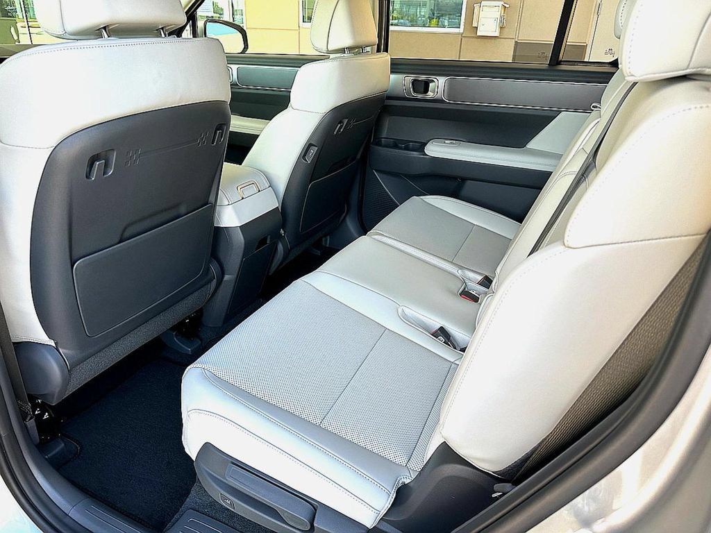 Used 2025 Hyundai Santa Fe SEL FWD image 21