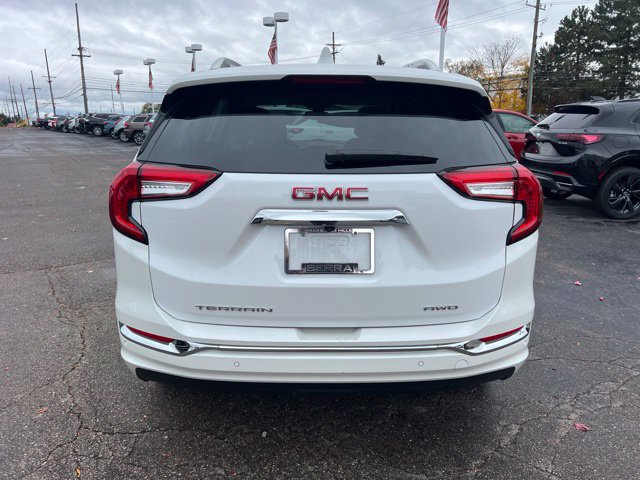 Used 2024 GMC Terrain Denali w/ Denali Premium Package AWD/4WD image 7