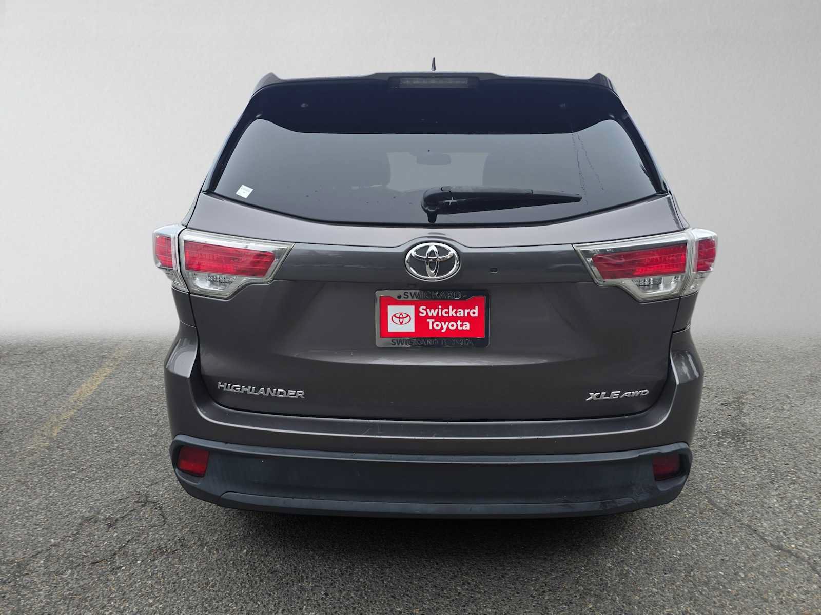 Used 2016 Toyota Highlander XLE AWD/4WD image 4