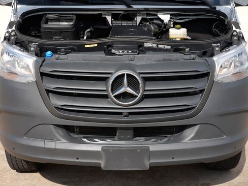 Used 2023 Mercedes-Benz Sprinter 2500 image 8