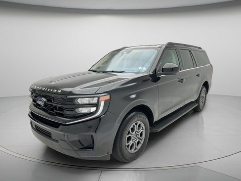 Used 2025 Ford Expedition Max Active AWD/4WD image 3