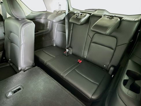 Used 2025 Nissan Pathfinder SL AWD/4WD image 29