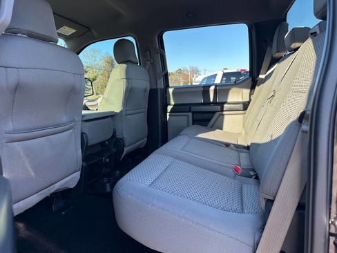 Used 2016 Ford F150 XLT image 4