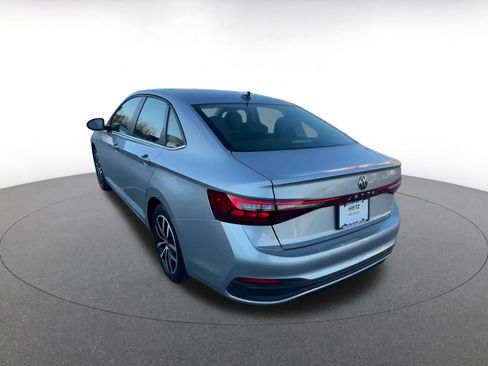 Used 2025 Volkswagen Jetta SE image 11