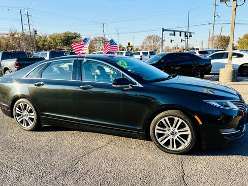 Used 2013 Lincoln MKZ image 24