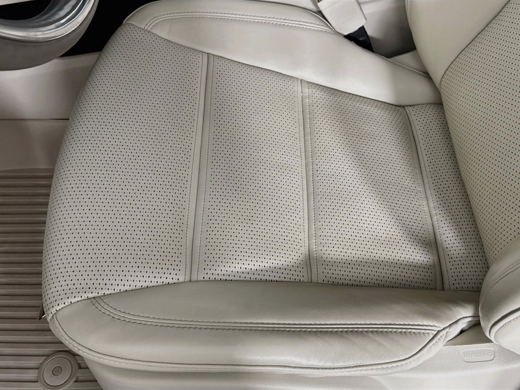 Used 2025 Cadillac Escalade ESV Sport Platinum w/ LPO, Floor Liner Package AWD/4WD image 21