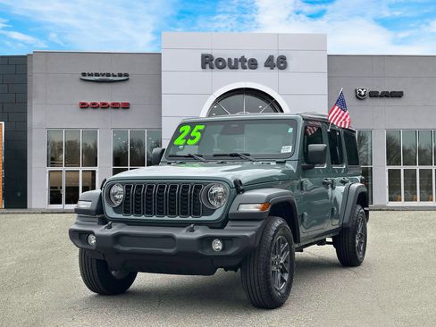 Used 2025 Jeep Wrangler Unlimited Sport AWD/4WD image 2