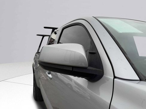 Used 2017 Toyota Tacoma SR5 image 9