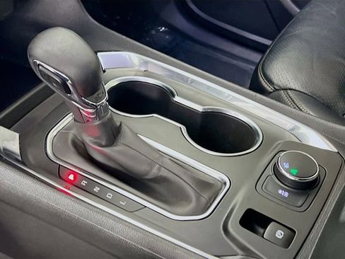 Used 2021 Chevrolet Traverse LT image 17