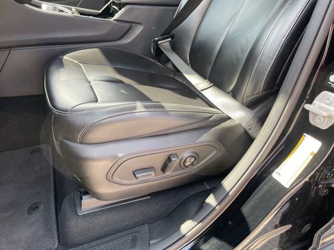 Used 2023 Jeep Grand Cherokee Limited w/ Black Appearance Package image 17