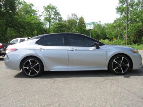 Used 2019 Toyota Camry XSE w/ Navigation Package FWD image 4