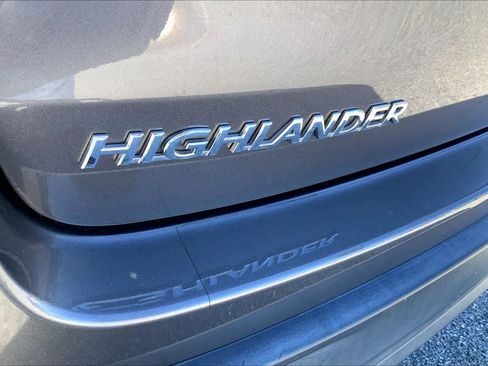 Used 2019 Toyota Highlander XLE image 10