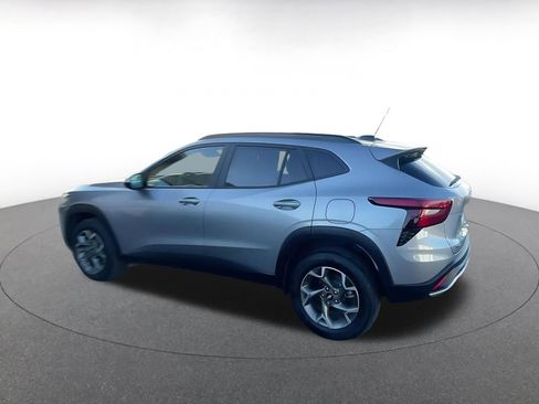 Used 2025 Chevrolet Trax LT image 10