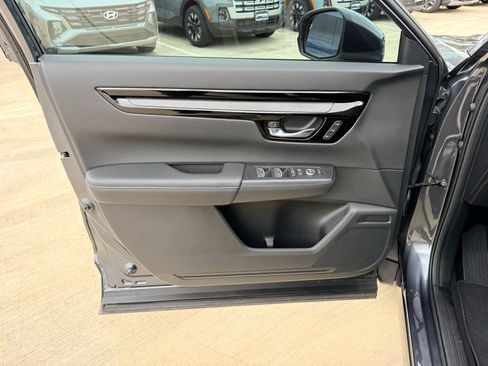 Used 2025 Honda CR-V EX-L image 9