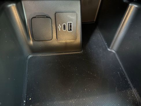 Used 2025 Ford Explorer Platinum image 22