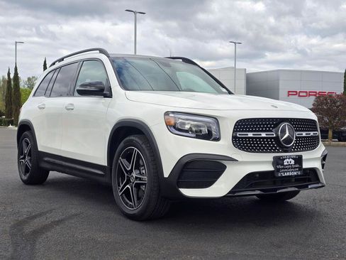 Used 2023 Mercedes-Benz GLB 250 4MATIC w/ AMG Line image 8