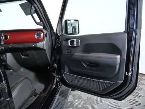 Used 2023 Jeep Wrangler Unlimited Rubicon w/ Cold Weather Group AWD/4WD image 13